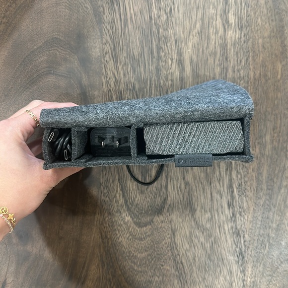 mophie 3-in-1 Travel Charger with MagSafe - Picture 3 of 4